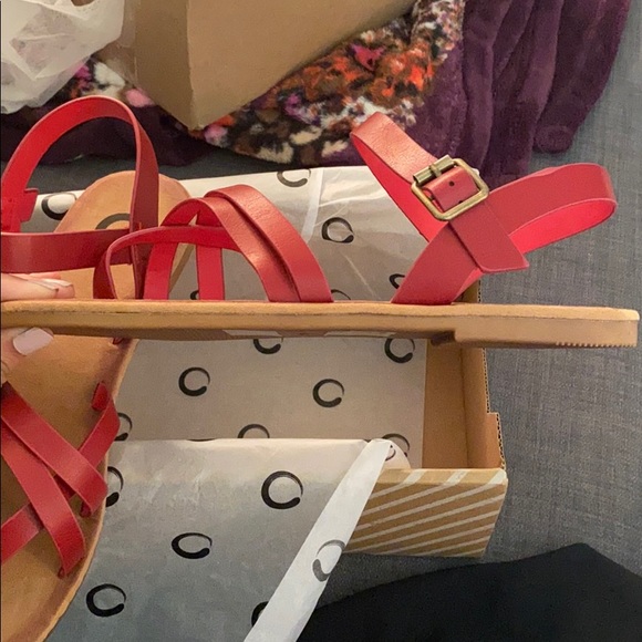 Journee Collection Red Vasek Sandals - Picture 6 of 7